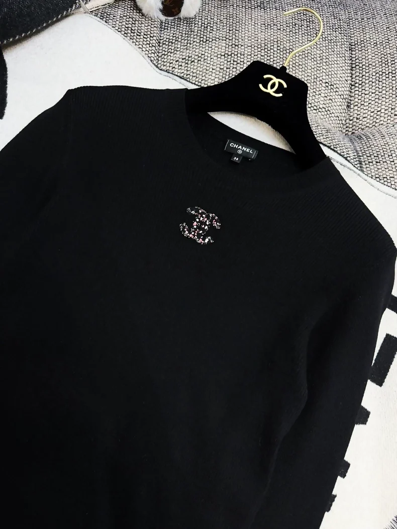 Chanel 22k Black CC tweed top - Image 2