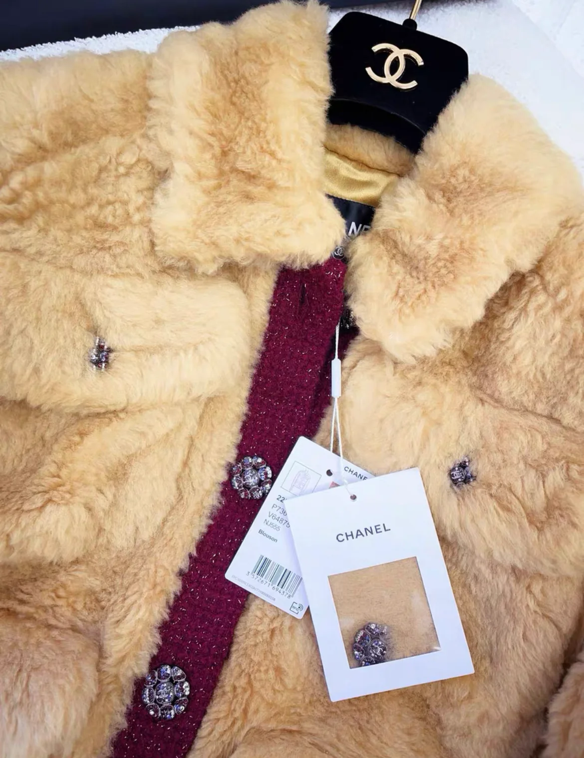 Chanel 22K silk fur jacket in beige and burgundy size 38 - Image 2