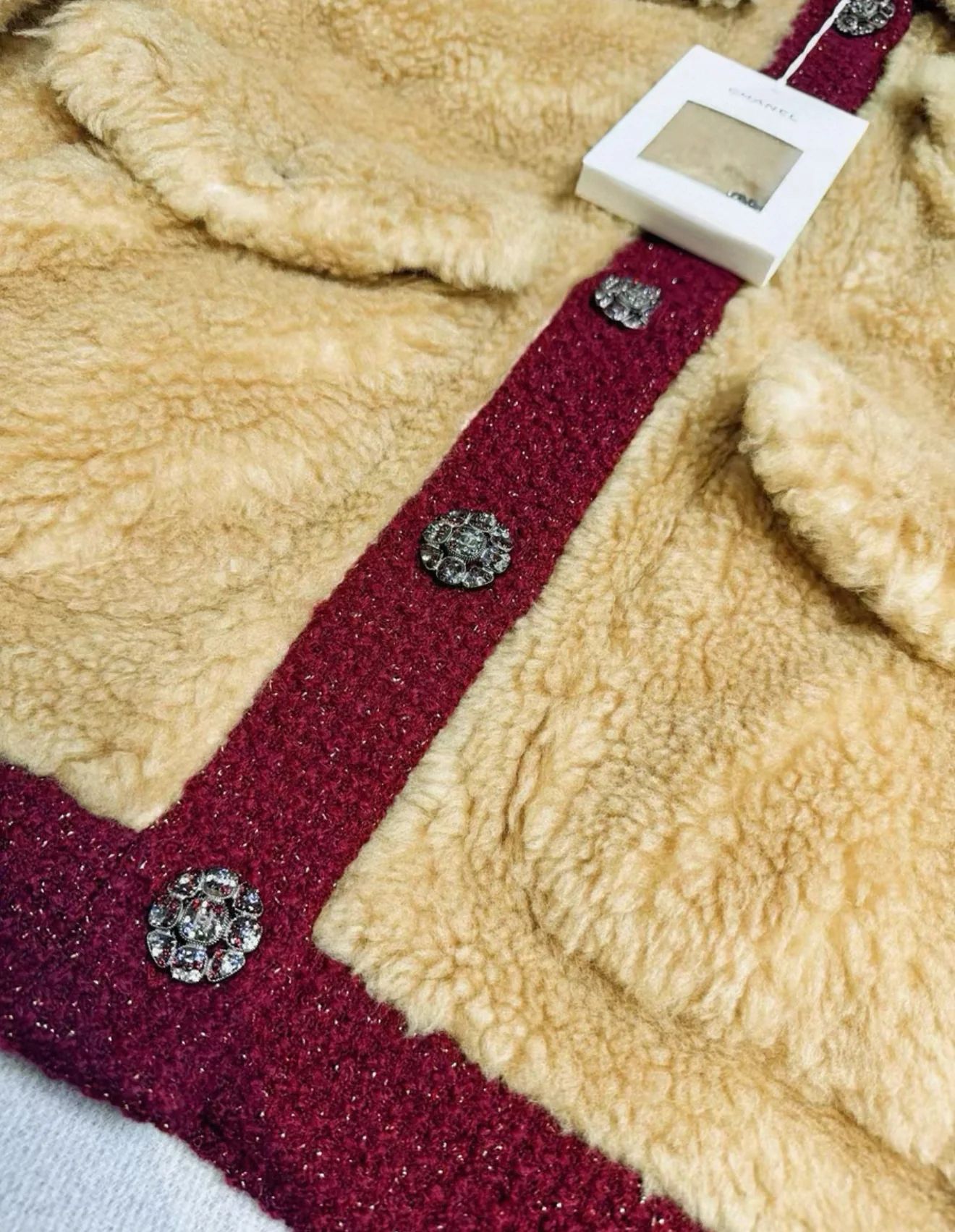 Chanel 22K silk fur jacket in beige and burgundy size 38 - Image 3