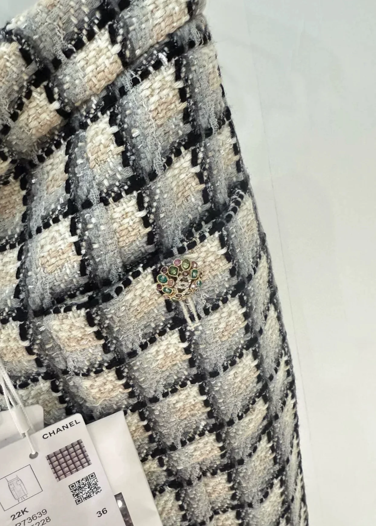 Chanel 22K vintage diamond button plaid skirt - Image 2