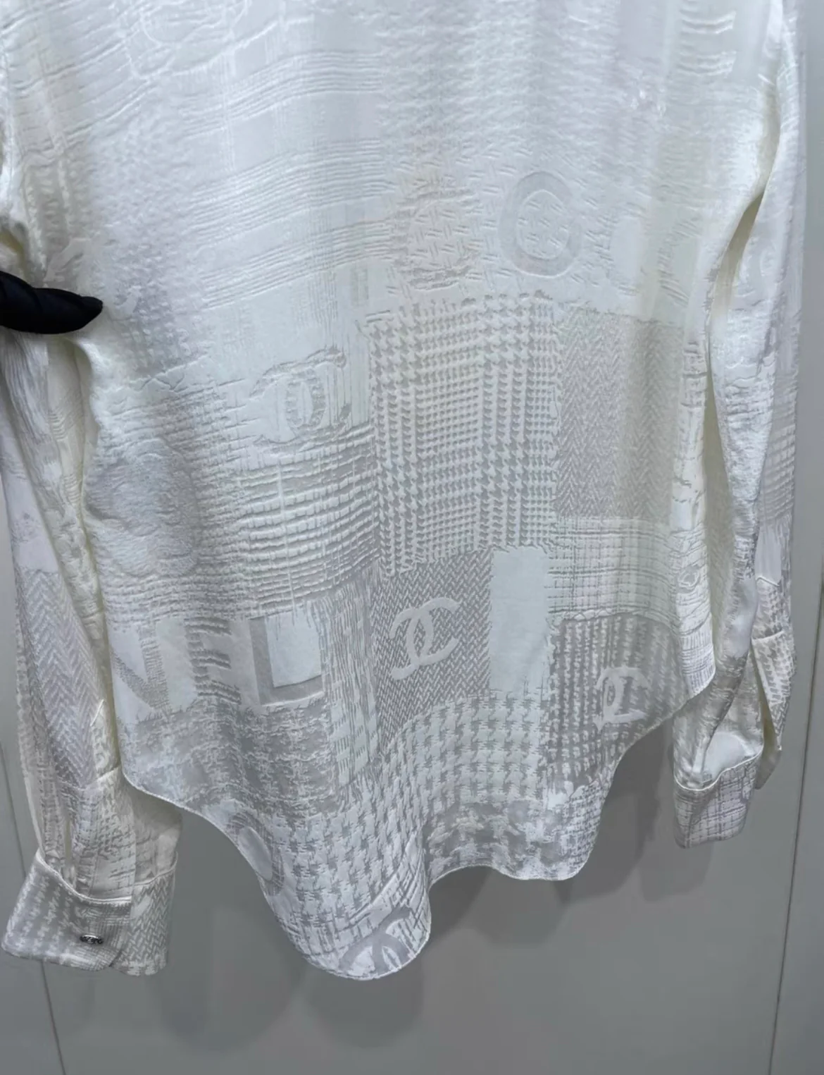Chanel 22k white silk shirt size 38 - Image 3