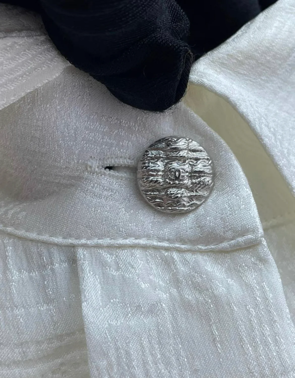 Chanel 22k white silk shirt size 38 - Image 4