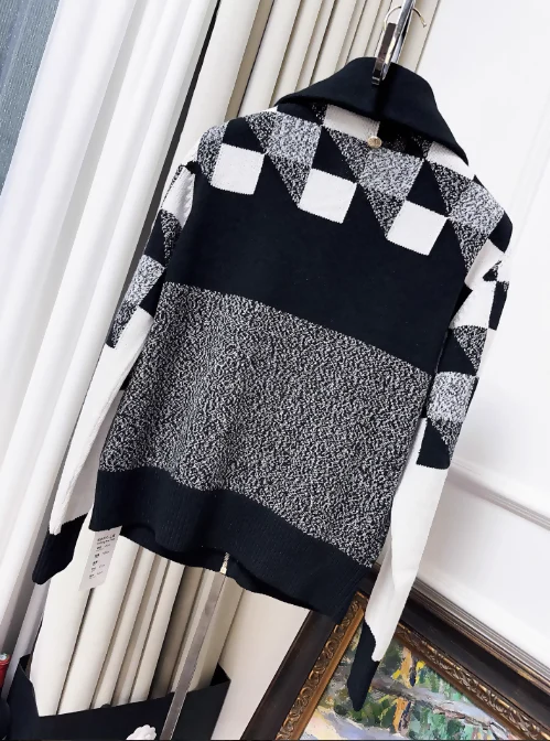 Chanel 22N coco neige ski collection black and white Cardigan - Image 2