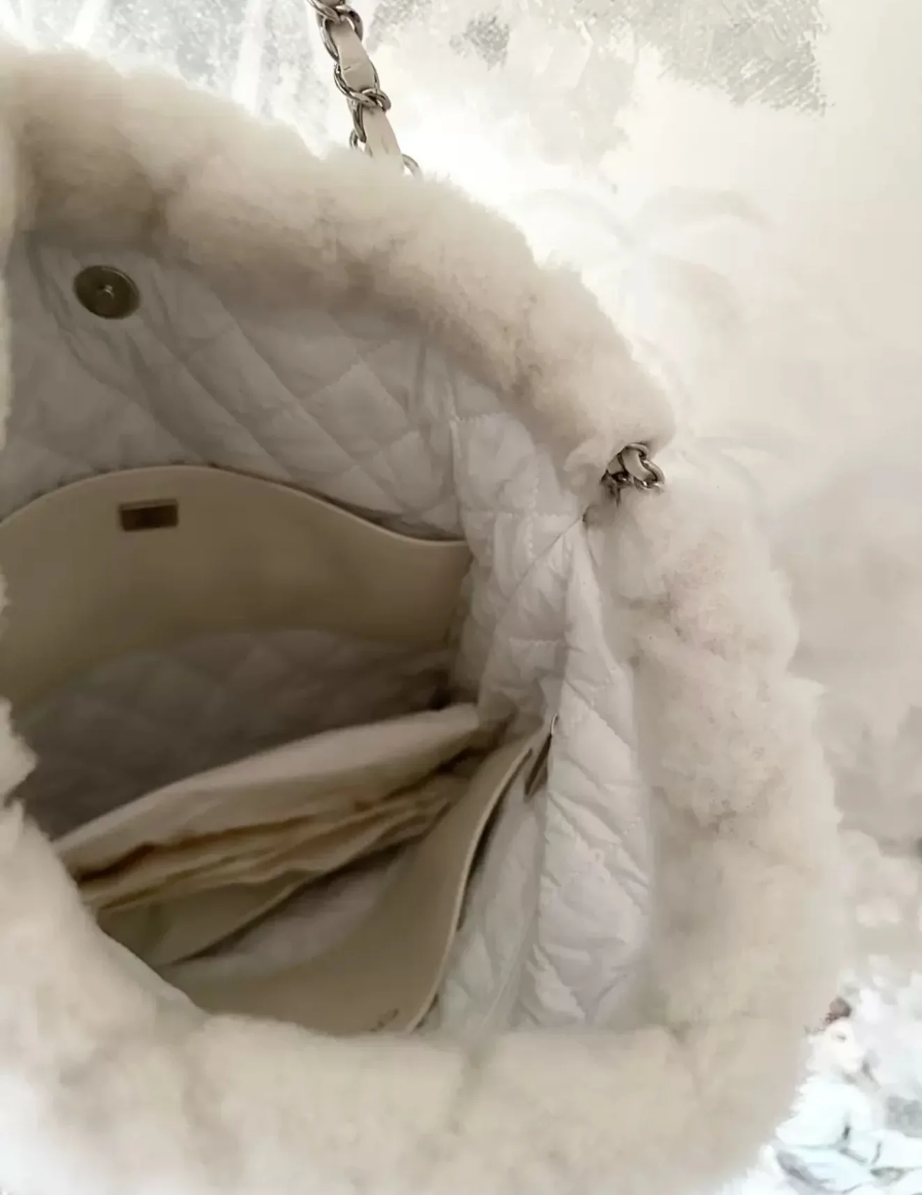 Chanel 22N white fur backpack - Image 2