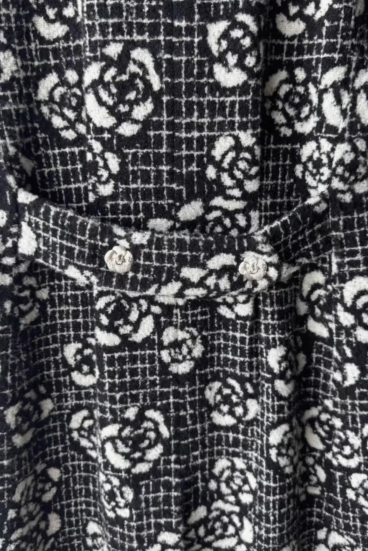 Chanel 22p black tweed camellia long coat - Image 4