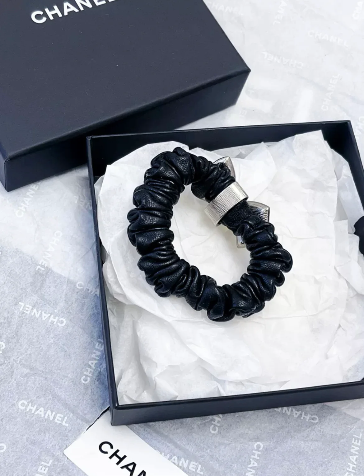 Chanel 22P Diamond Bow Double C Black Pleated Hairband - Image 4
