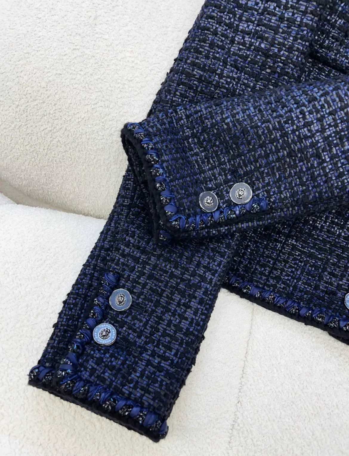 Chanel 22P Navy Blue & Black Tweed Jacket size 34 - Image 4