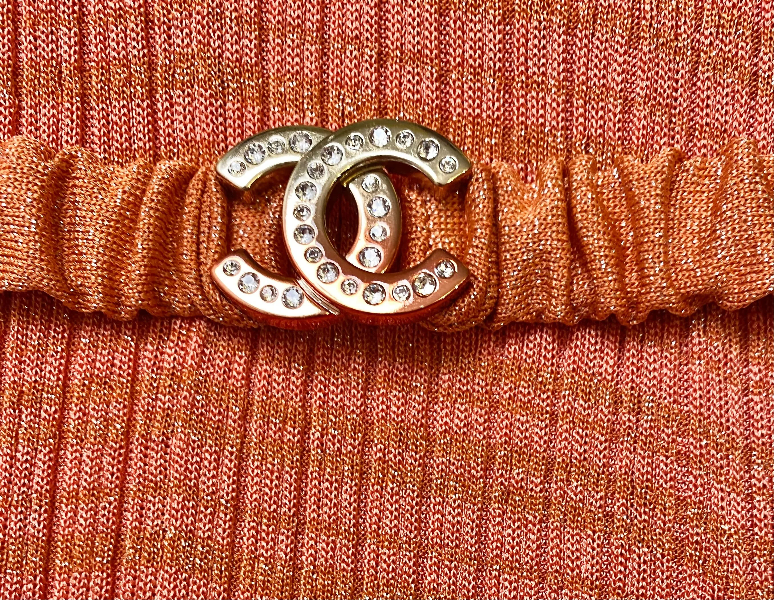 CHANEL 22P PINK CORAL ORANGE RIBBED METALLIC LUREX COLLARED MAXI DRESS FR 46 - Image 4