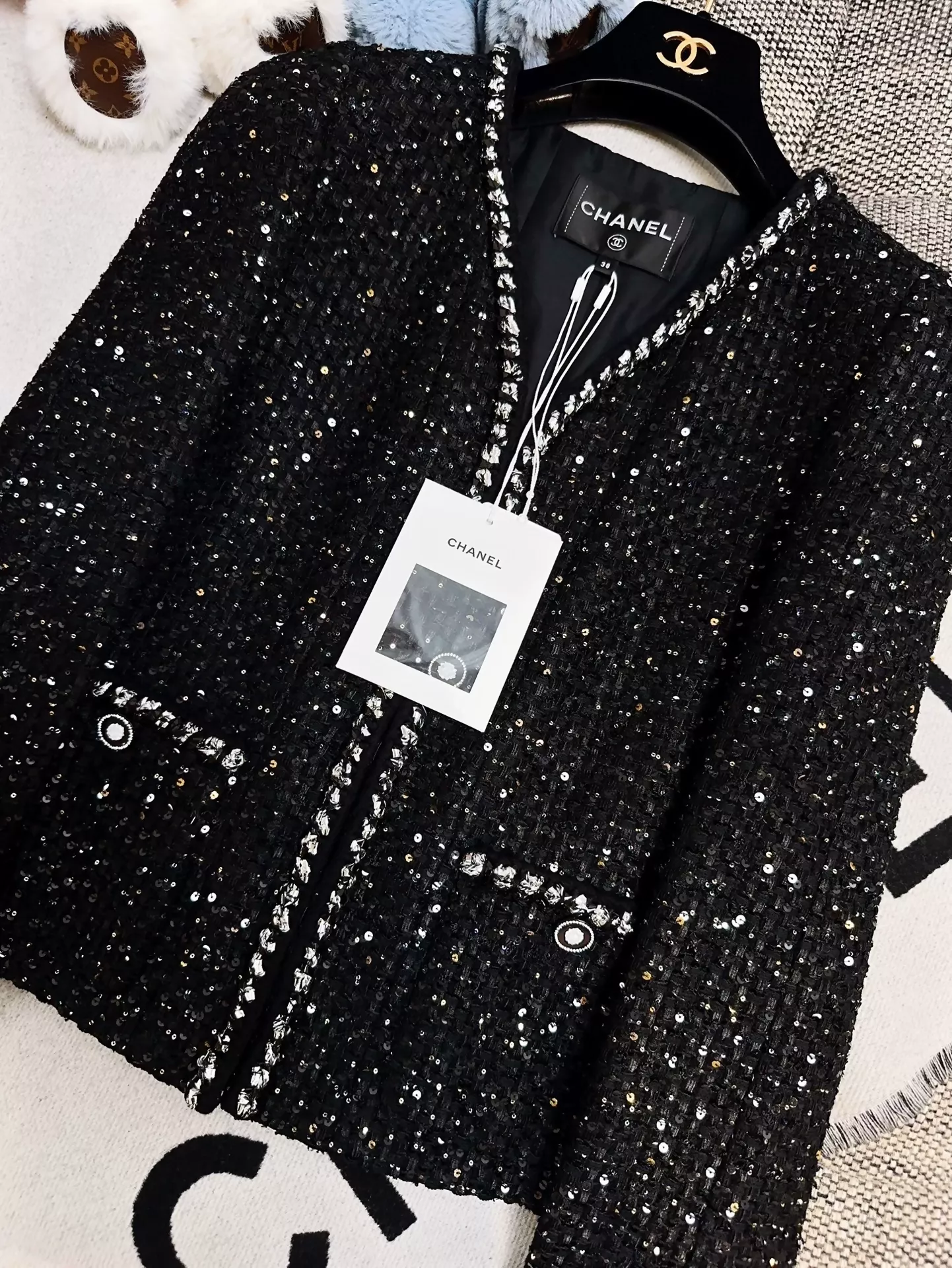 Chanel 22p black sequins tweed jacket - Image 2