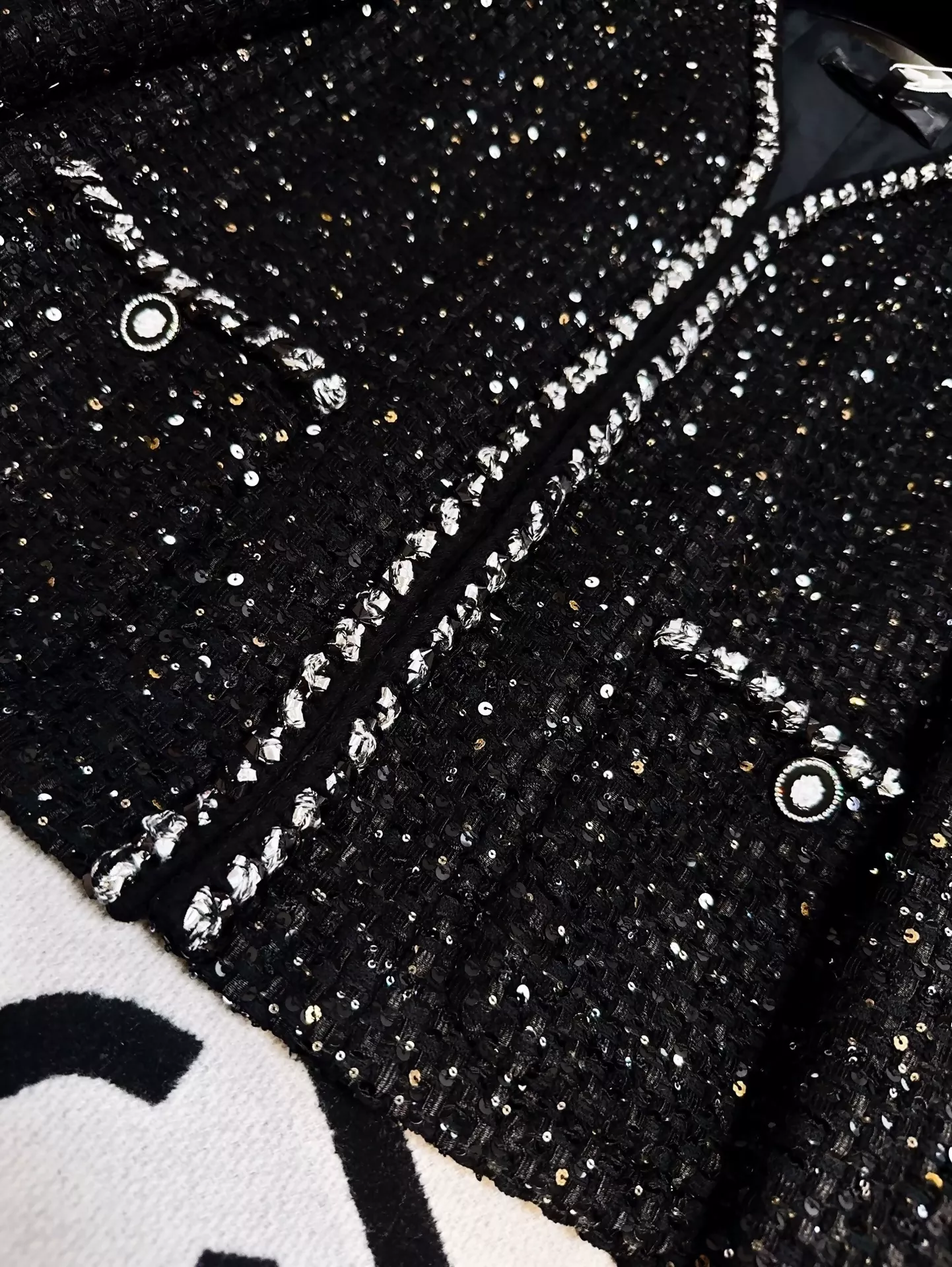 Chanel 22p black sequins tweed jacket - Image 3