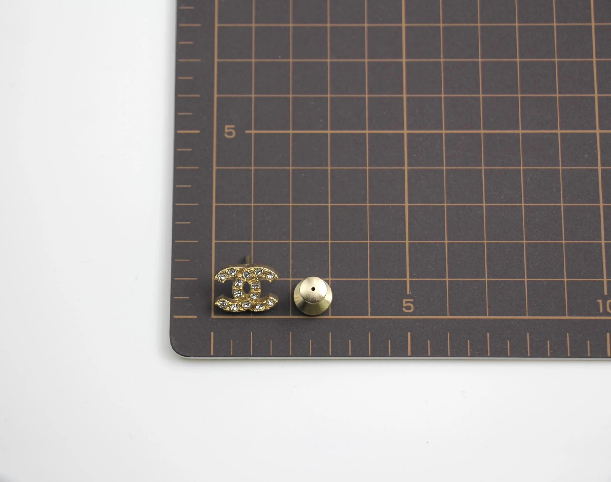 Chanel 22P Rhinestone Cc Brooch - Image 12