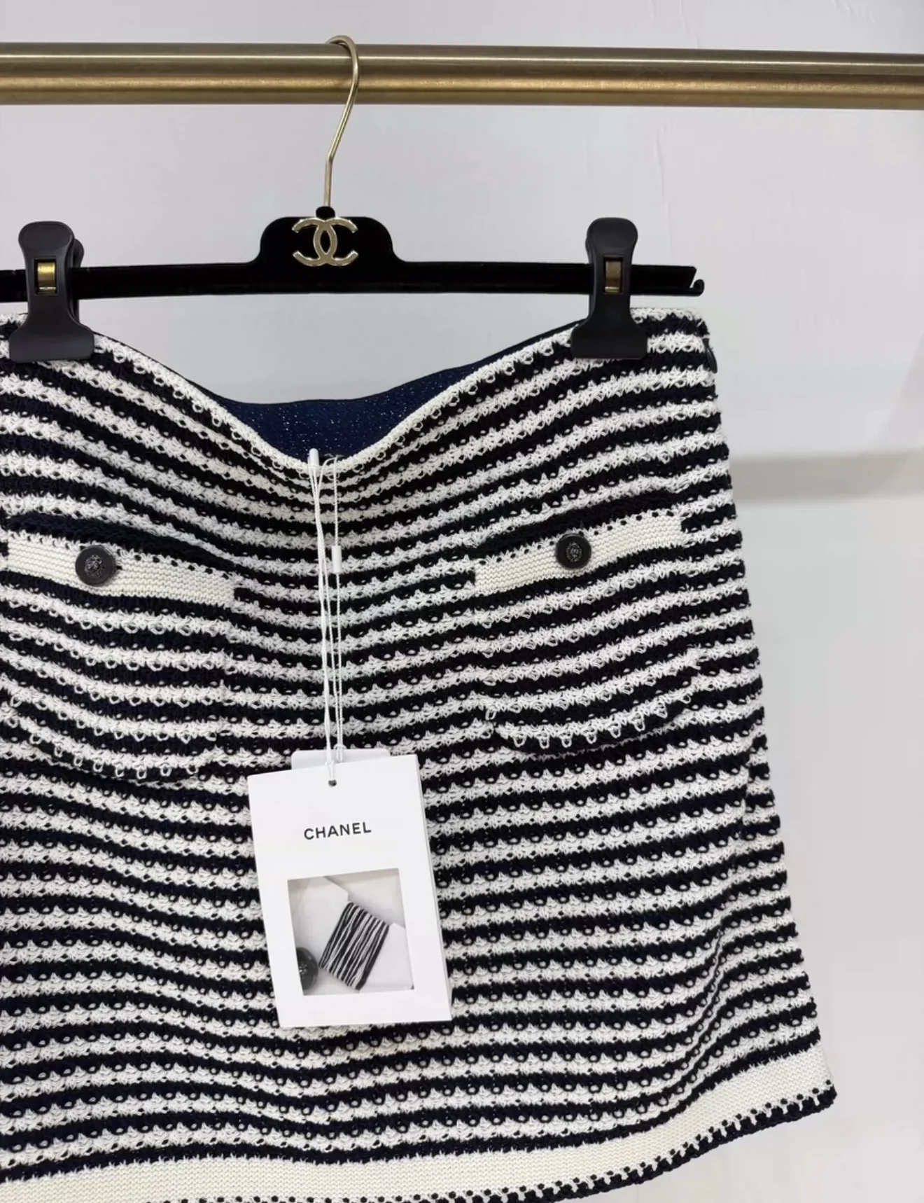 Chanel 22P Black & White striped knitted skirt - Image 2