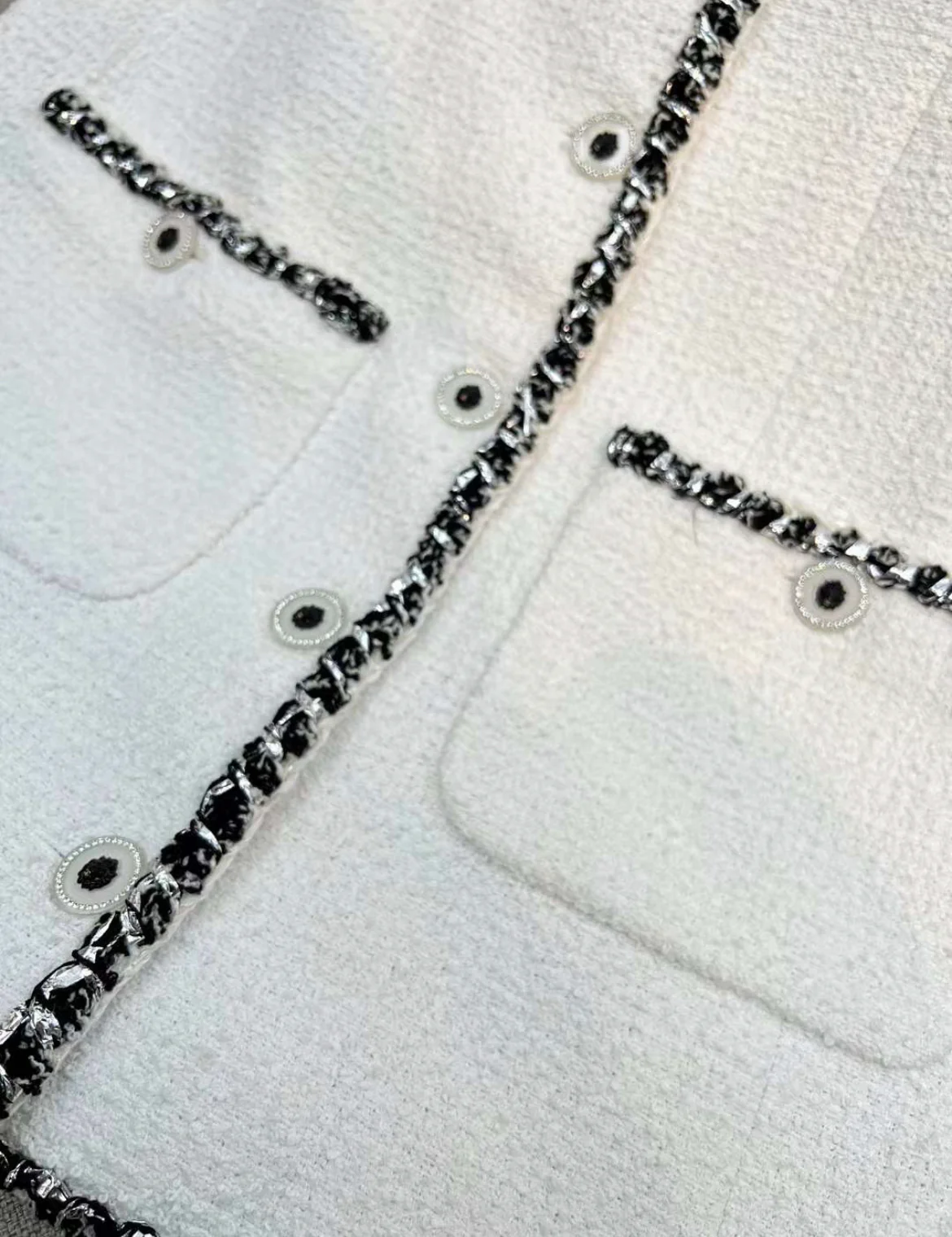 Chanel 22p white four-pocket tweed dress size 38 - Image 3