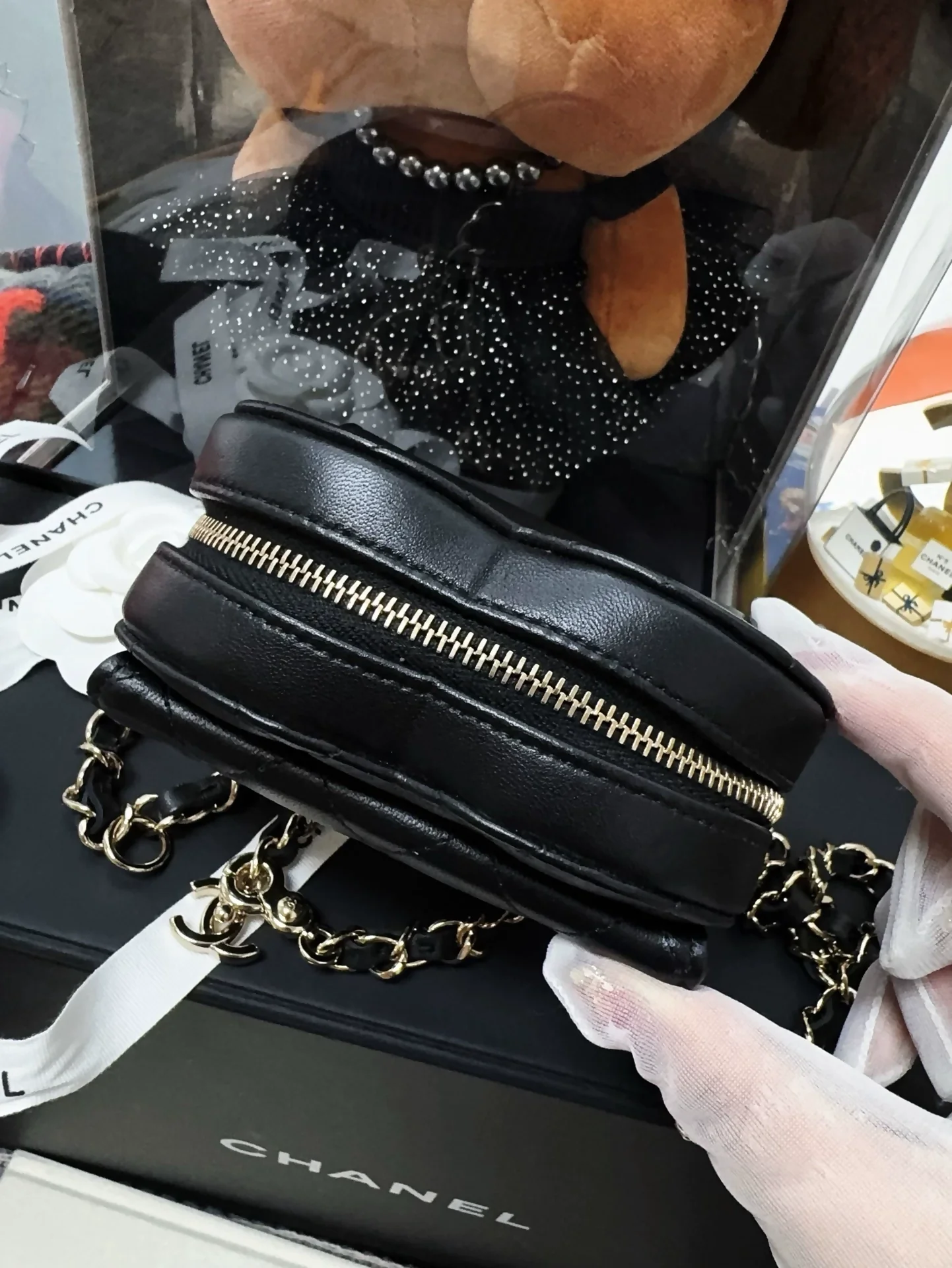 Chanel 22S black heart bag with light gold hardware - Image 2