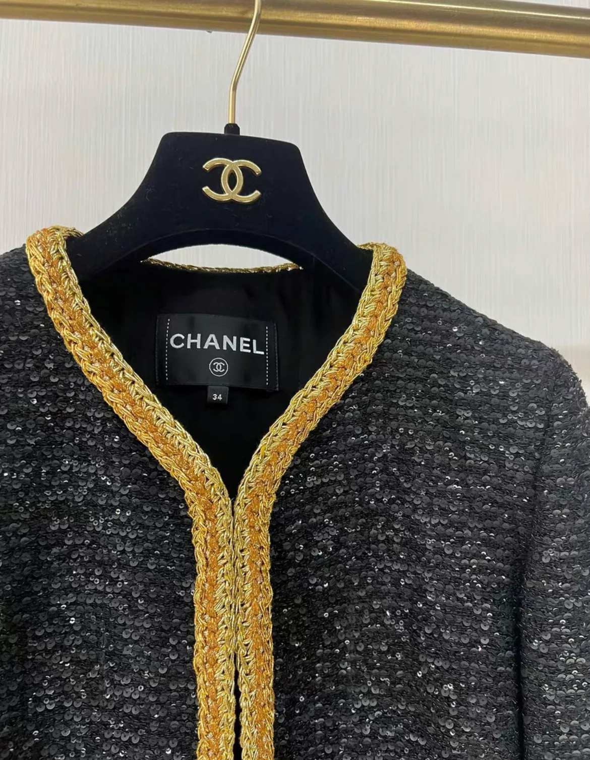 Chanel 22S black and gold sequin jacket size 34 - Image 2