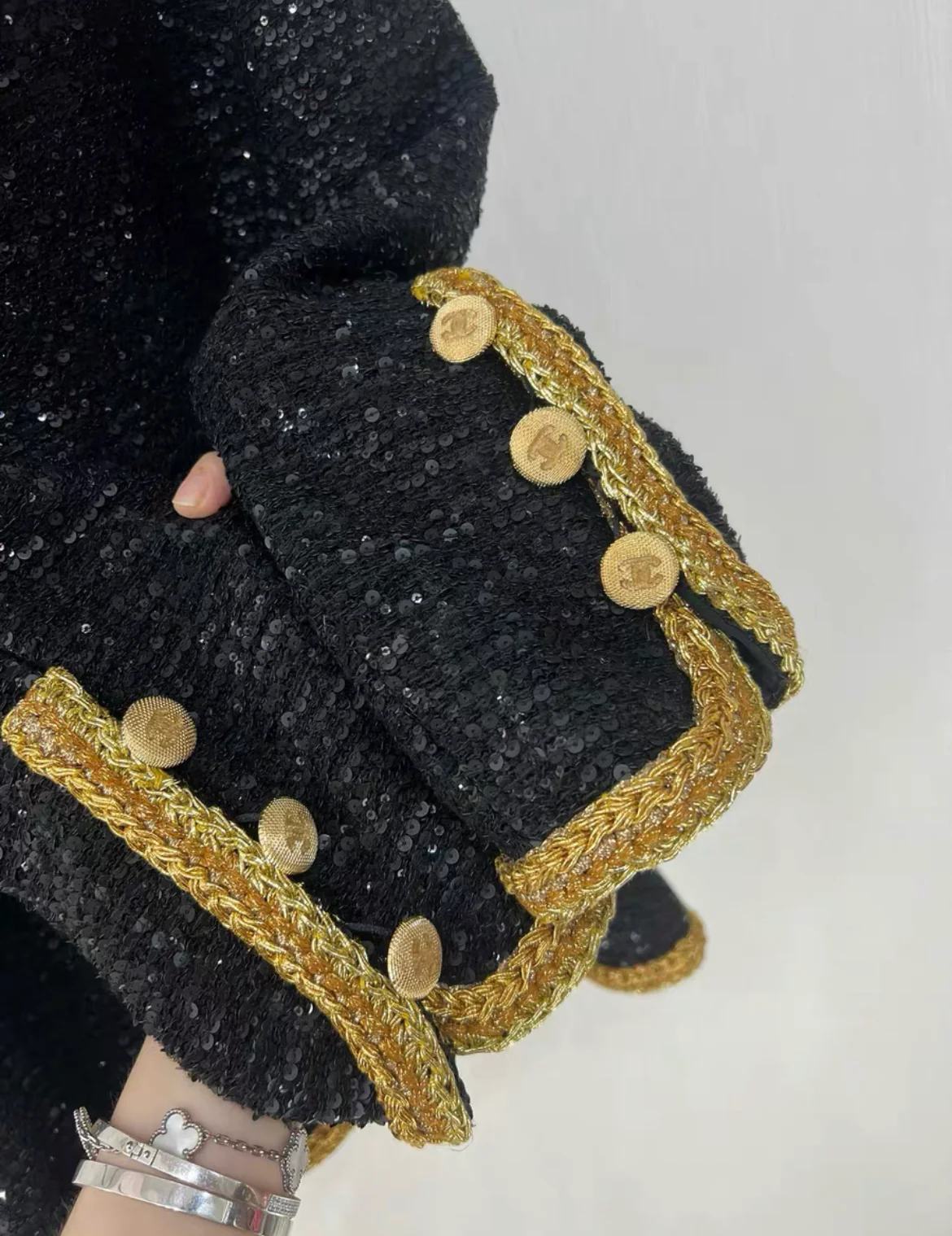 Chanel 22S black and gold sequin jacket size 34 - Image 4