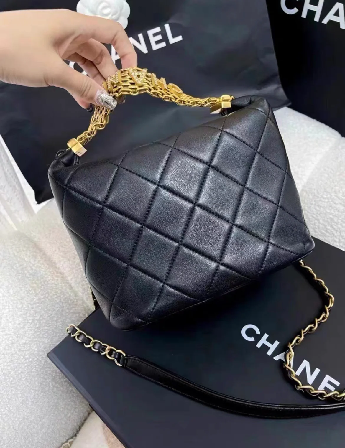Chanel 22S Black Gold Hobo bag - Image 4