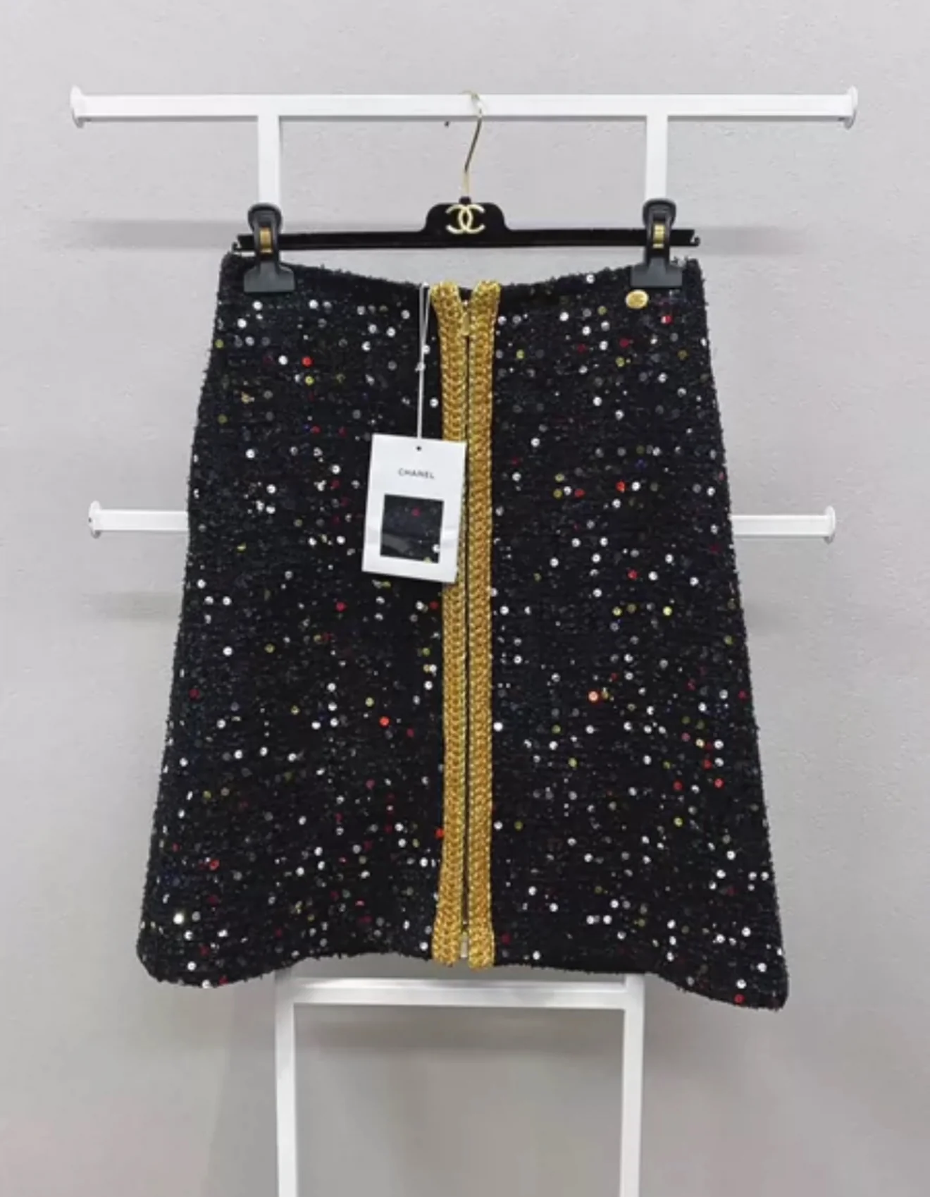 Chanel 22S black & gold jacket & skirt - Image 4