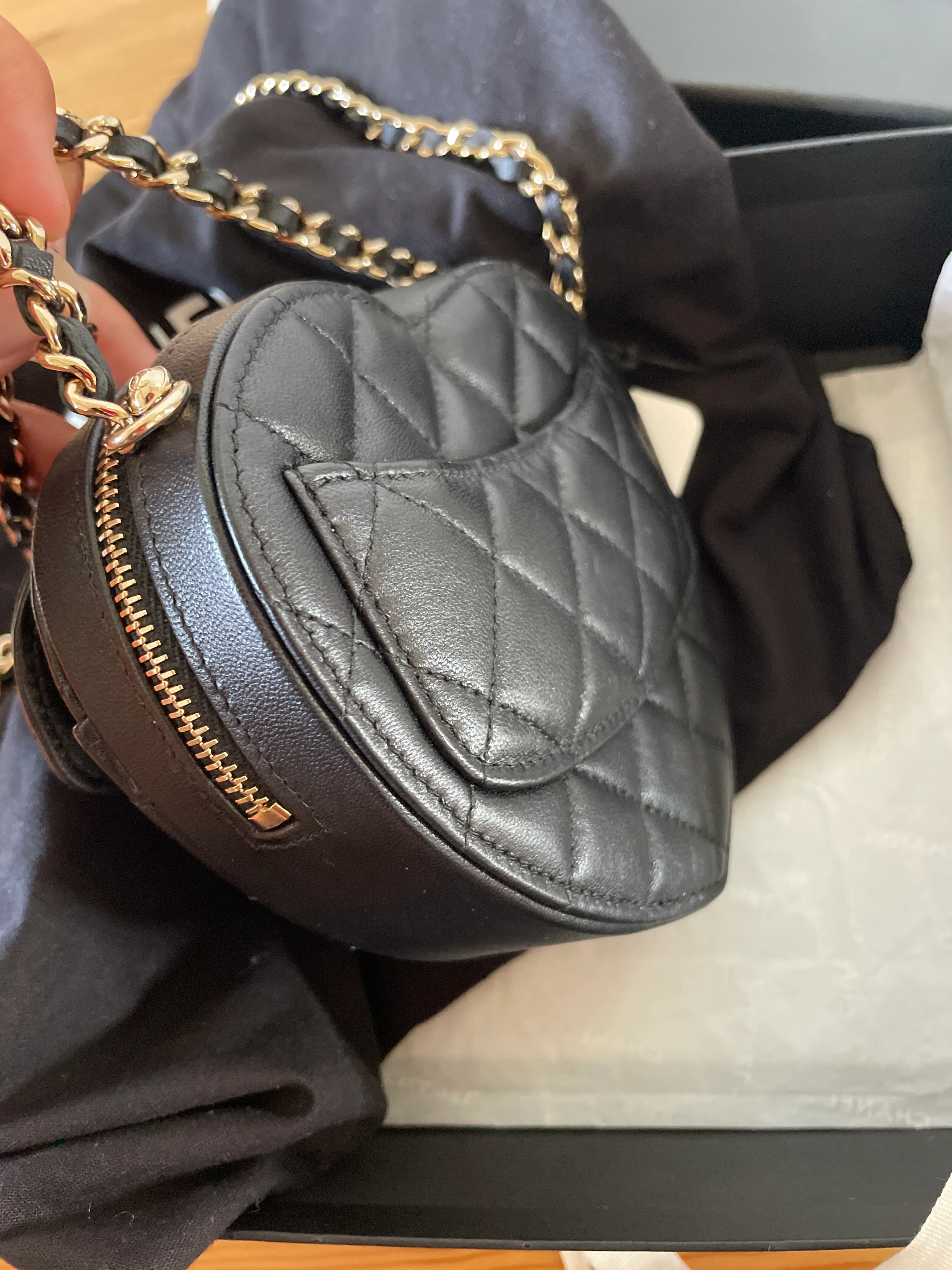 CHANEL 22S 'CC IN LOVE' BLACK HEART BAG - Image 3