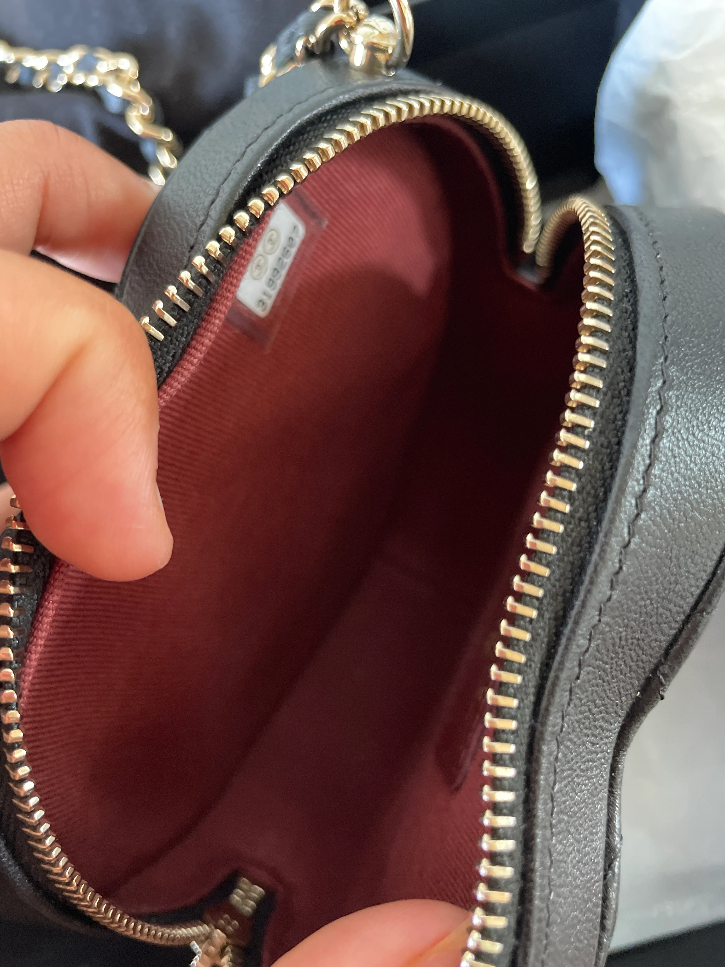 CHANEL 22S 'CC IN LOVE' BLACK HEART BAG - Image 4