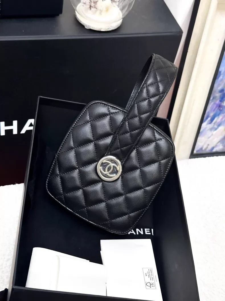 Chanel 22S black make up evening bag - Image 2