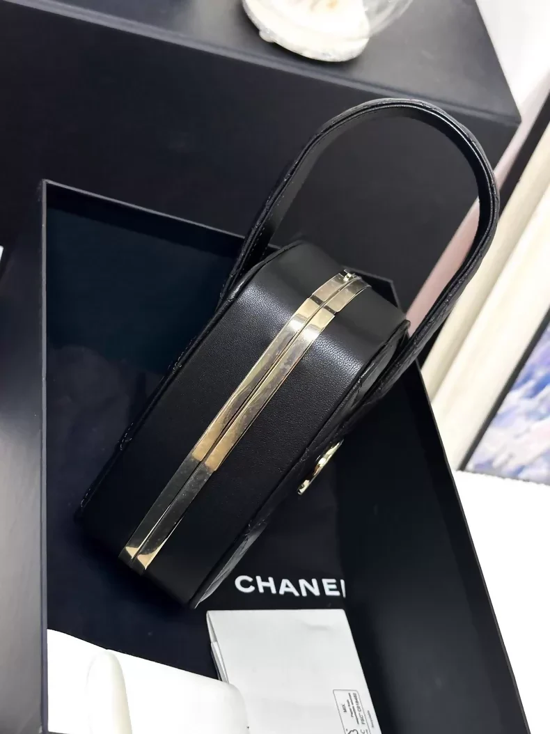 Chanel 22S black make up evening bag - Image 3
