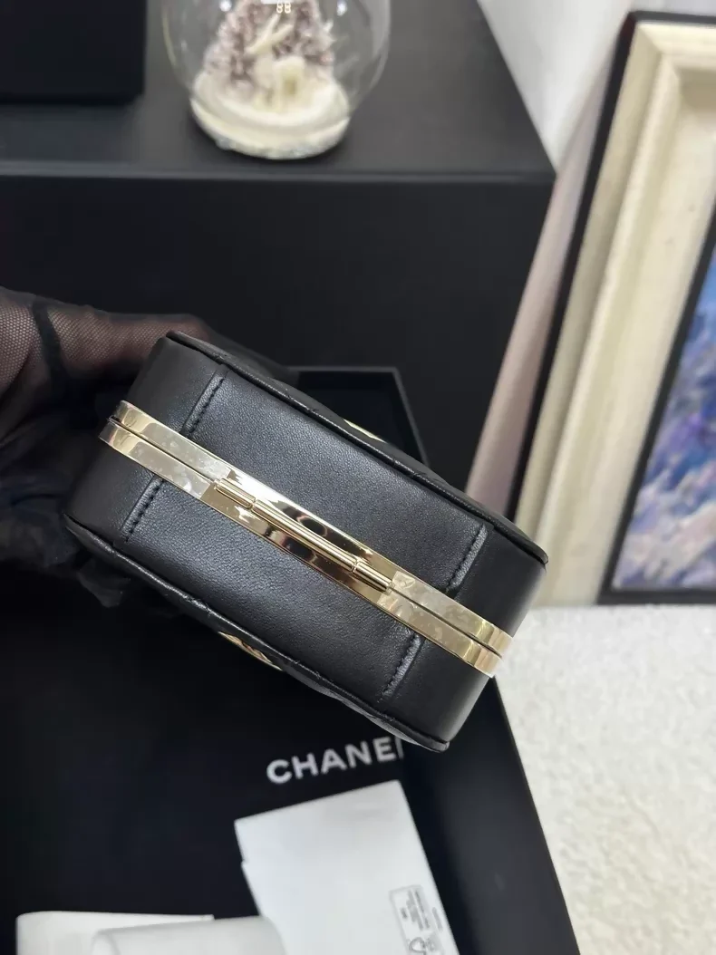Chanel 22S black make up evening bag - Image 4