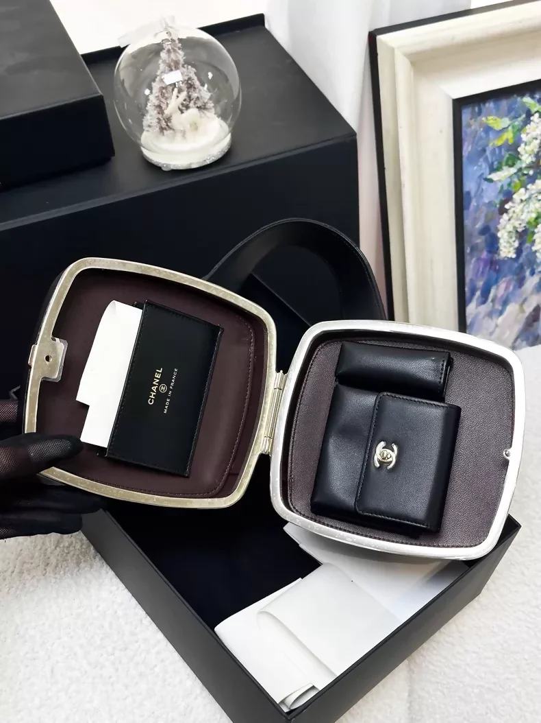 Chanel 22S black make up evening bag - Image 5