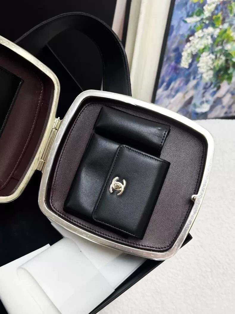 Chanel 22S black make up evening bag - Image 6