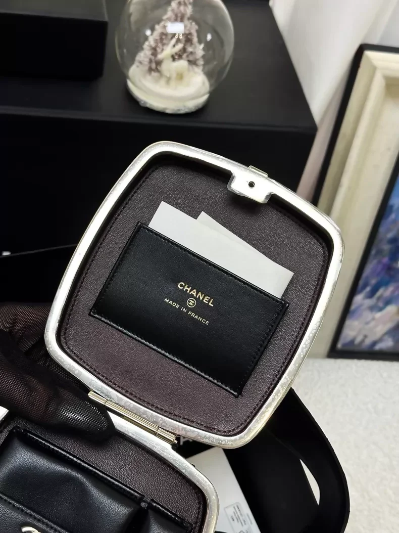 Chanel 22S black make up evening bag - Image 7