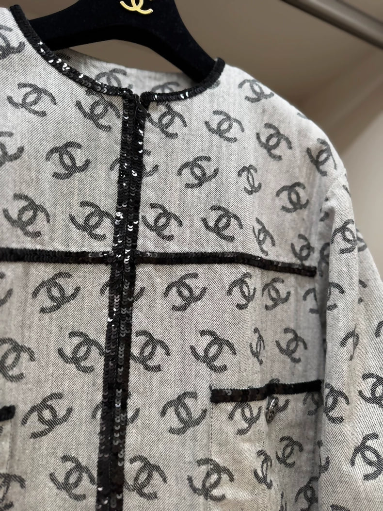 Chanel 22s grey denim CC logo jacket - Image 2