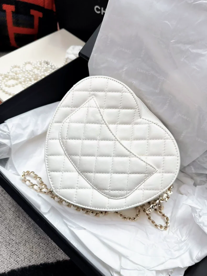 Chanel 22s large white heart bag - Image 2