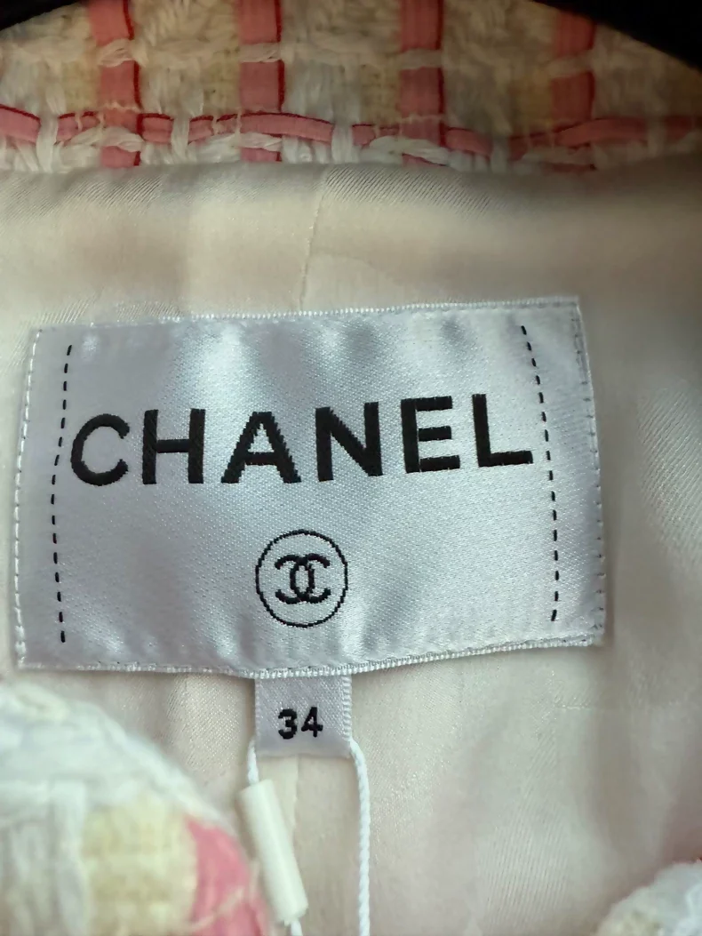 Chanel 22s pink and white checkered jacket - Image 3