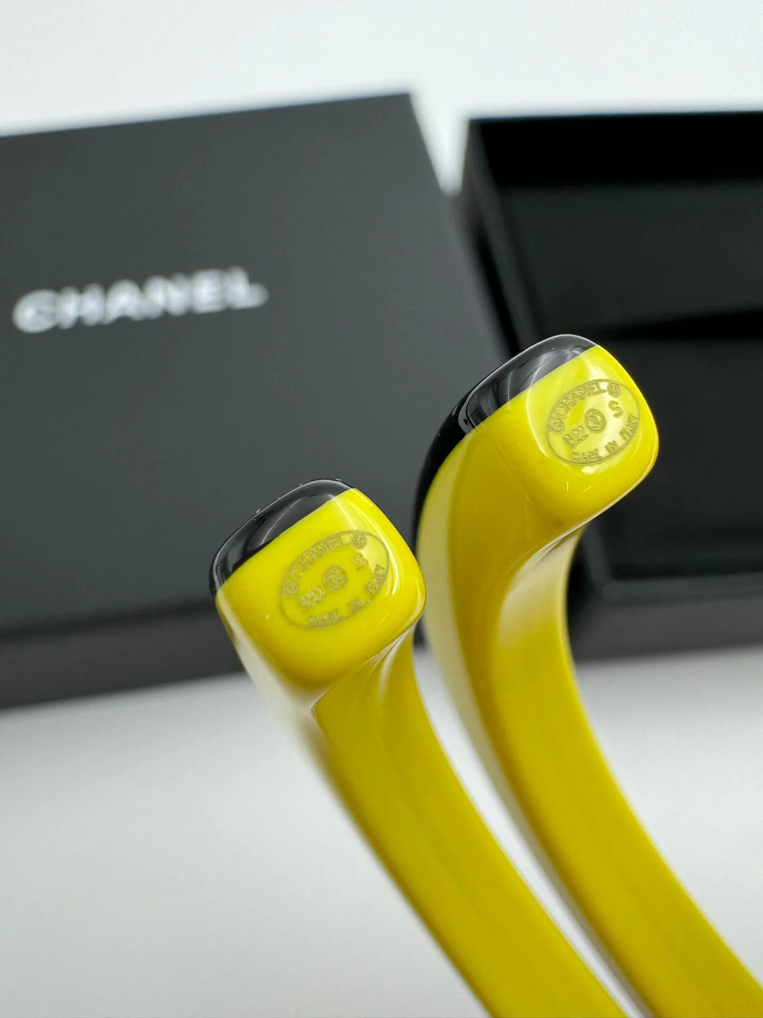 Chanel 22S Resin Banana Yellow English Word Hoop Large Earrings - Image 14