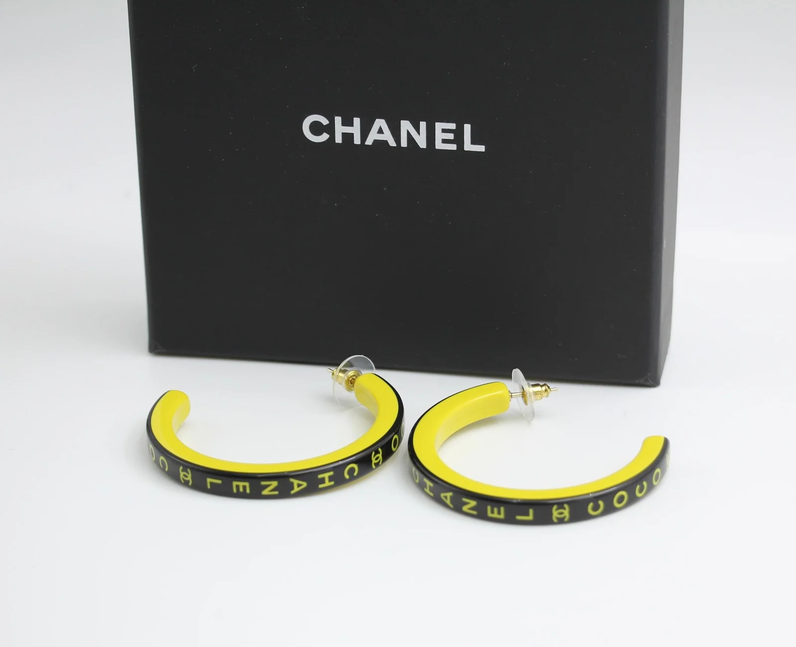 Chanel 22S Resin Banana Yellow English Word Hoop Large Earrings - Image 2