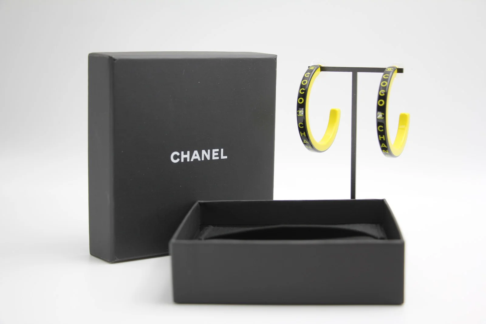 Chanel 22S Resin Banana Yellow English Word Hoop Large Earrings - Image 6