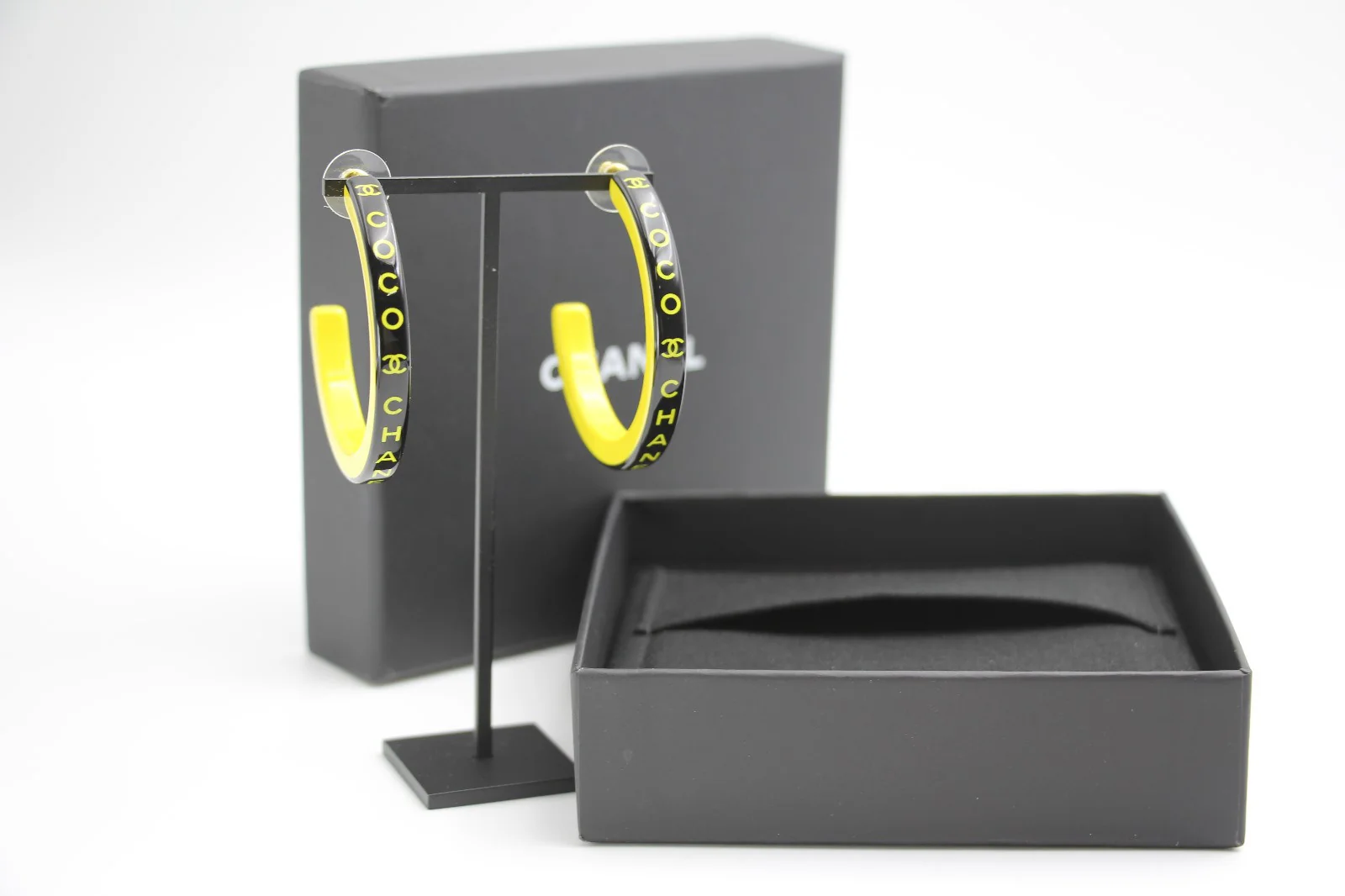 Chanel 22S Resin Banana Yellow English Word Hoop Large Earrings - Image 7