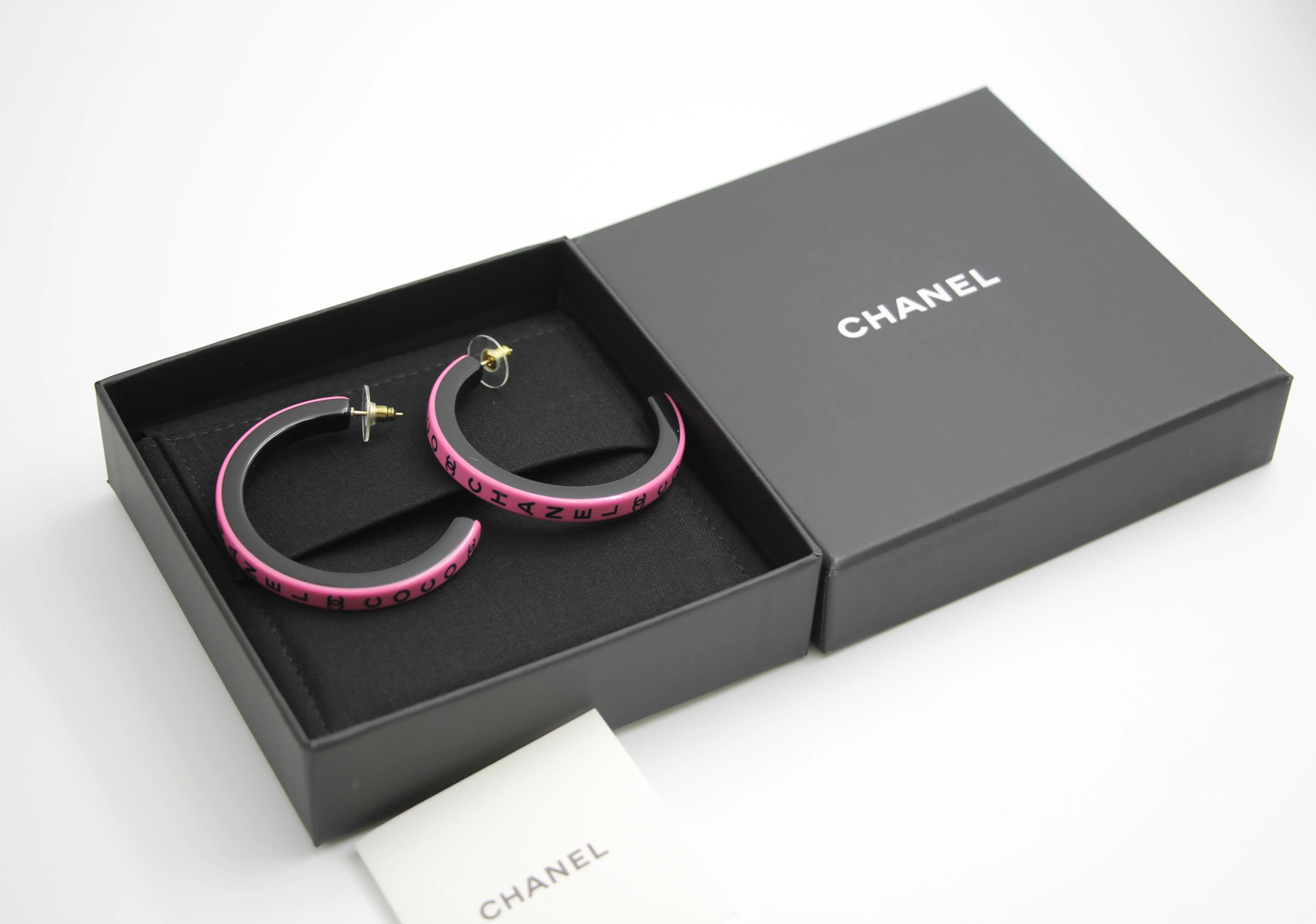 Chanel 22S Resin Pink English Word Coco Hoop Large Earrings - Image 2