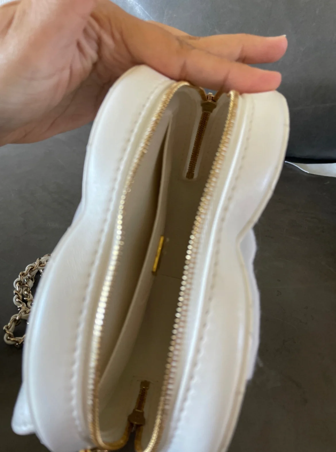 Chanel 22S white large heart bag - Image 6