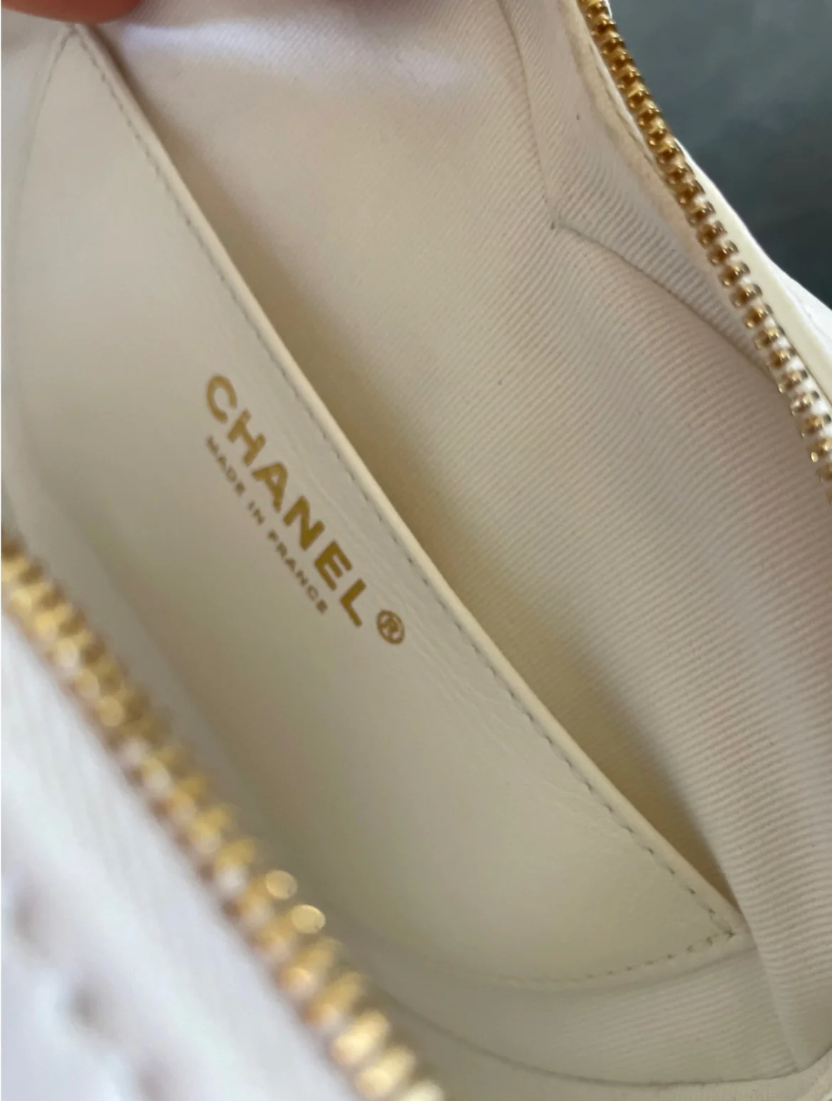Chanel 22S white large heart bag - Image 7