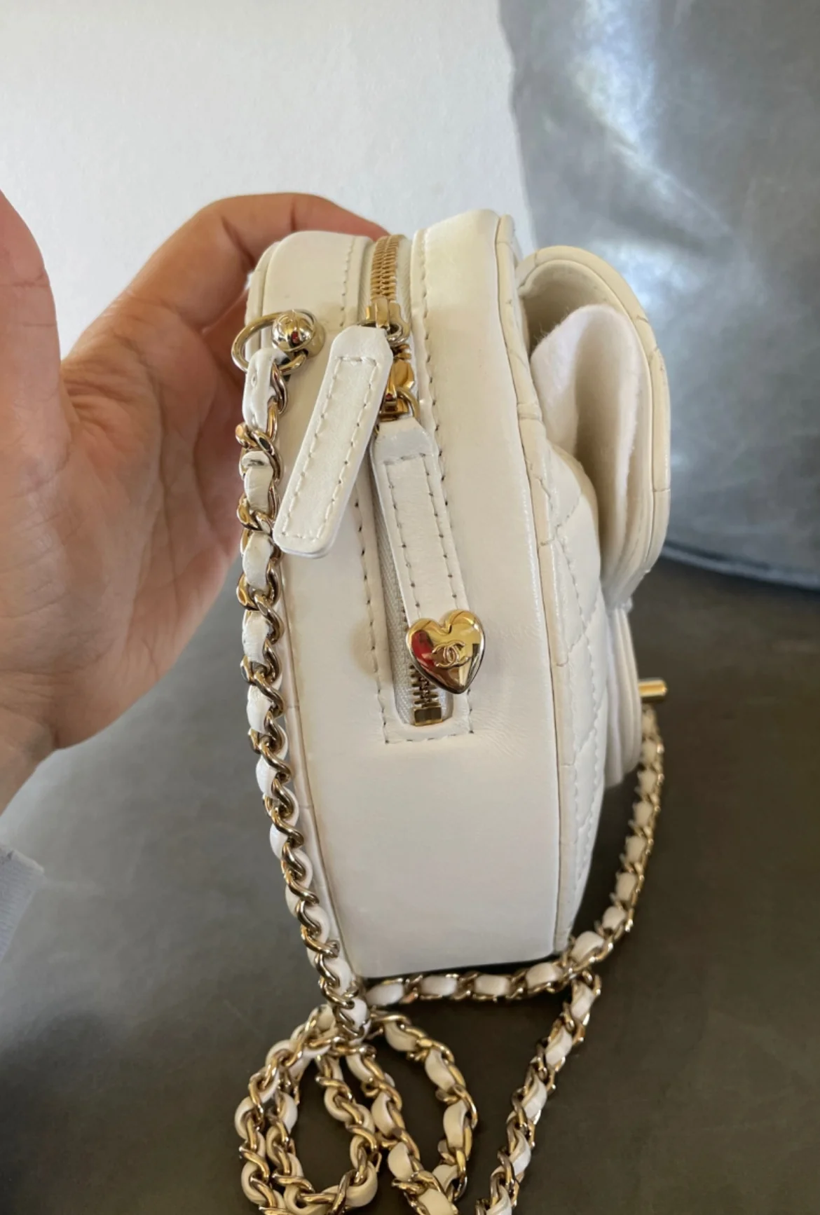 Chanel 22S white large heart bag - Image 8
