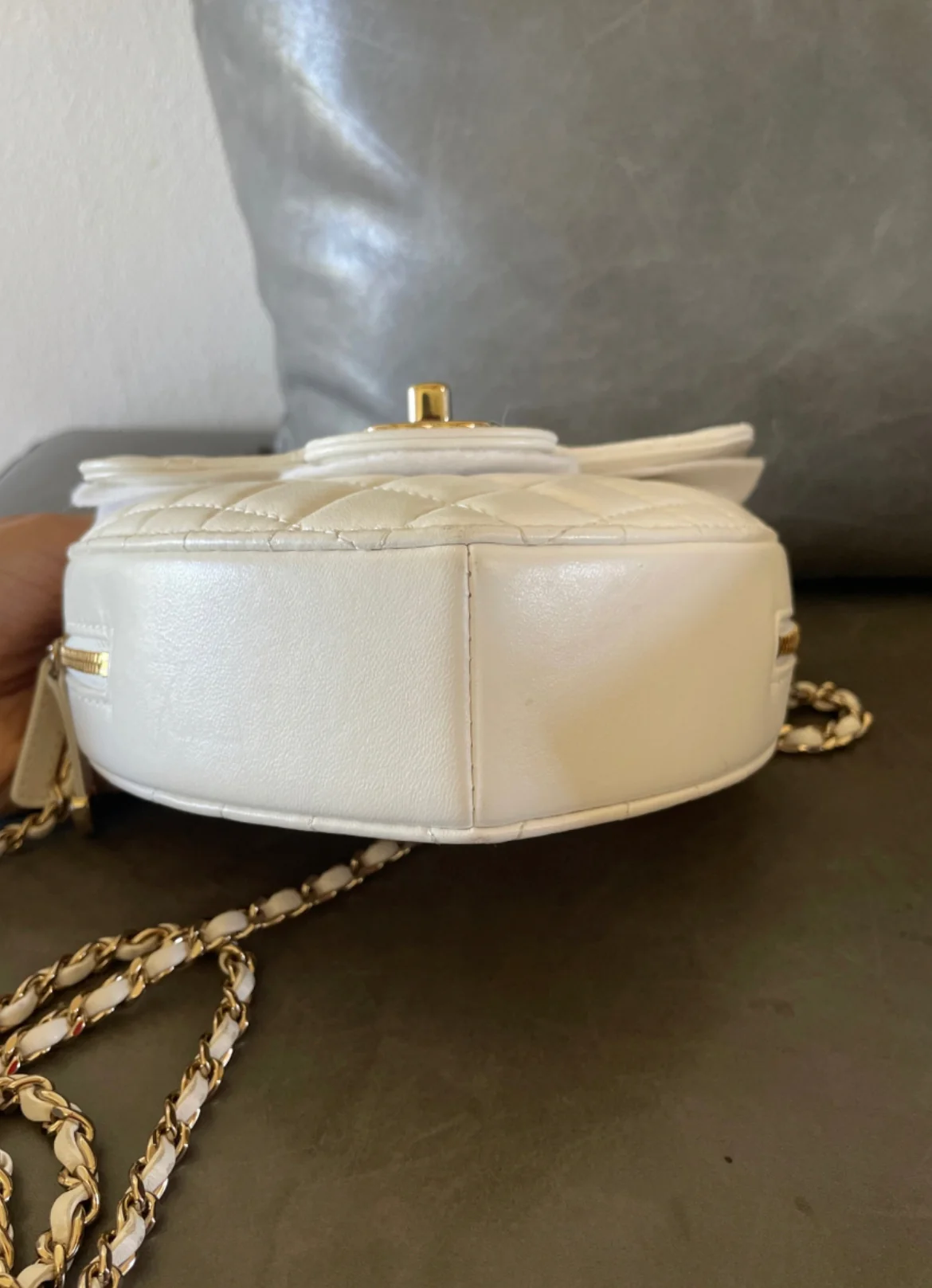 Chanel 22S white large heart bag - Image 9