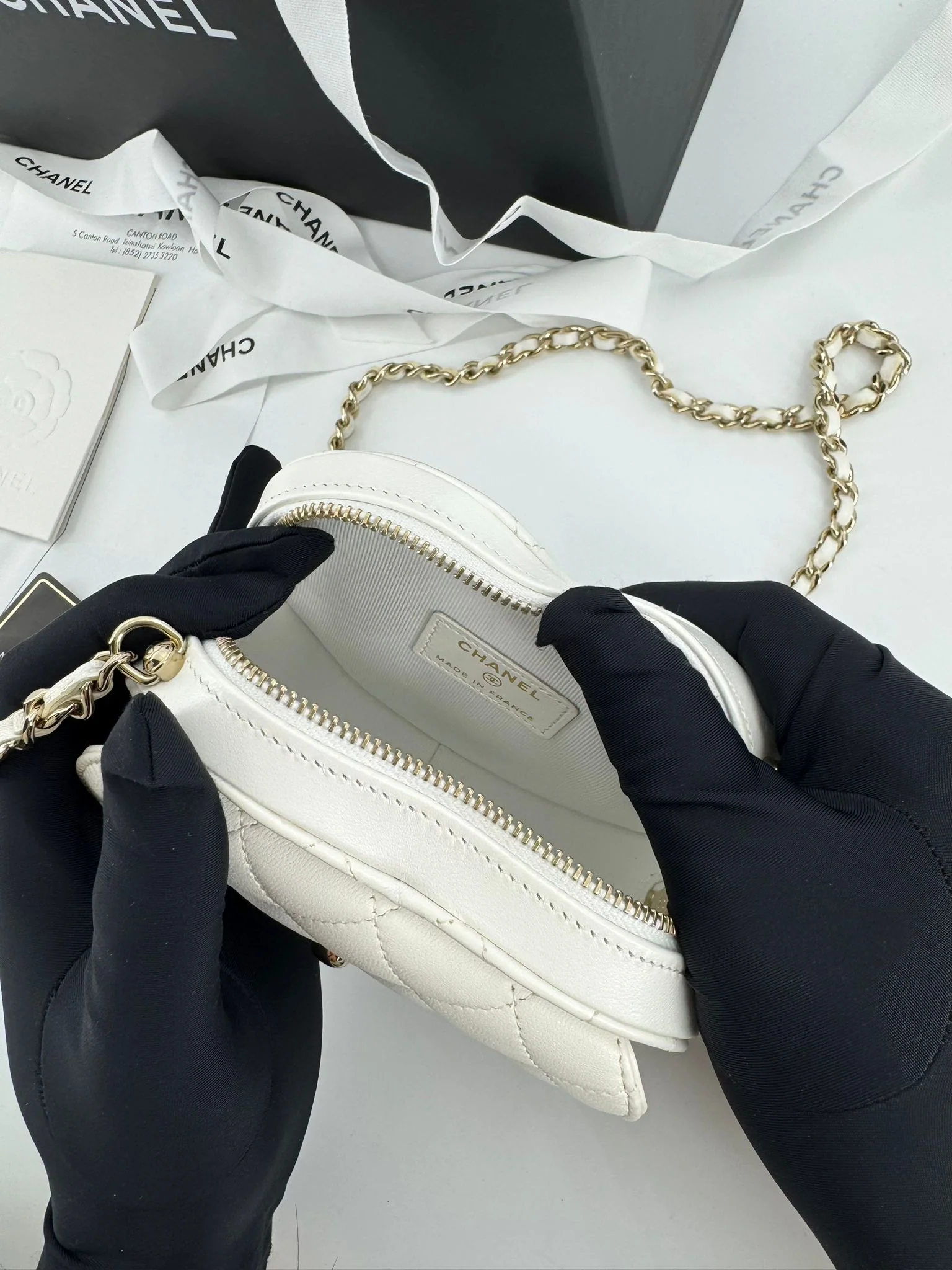 Chanel 22S White small heart bag with light gold hardware - Image 8