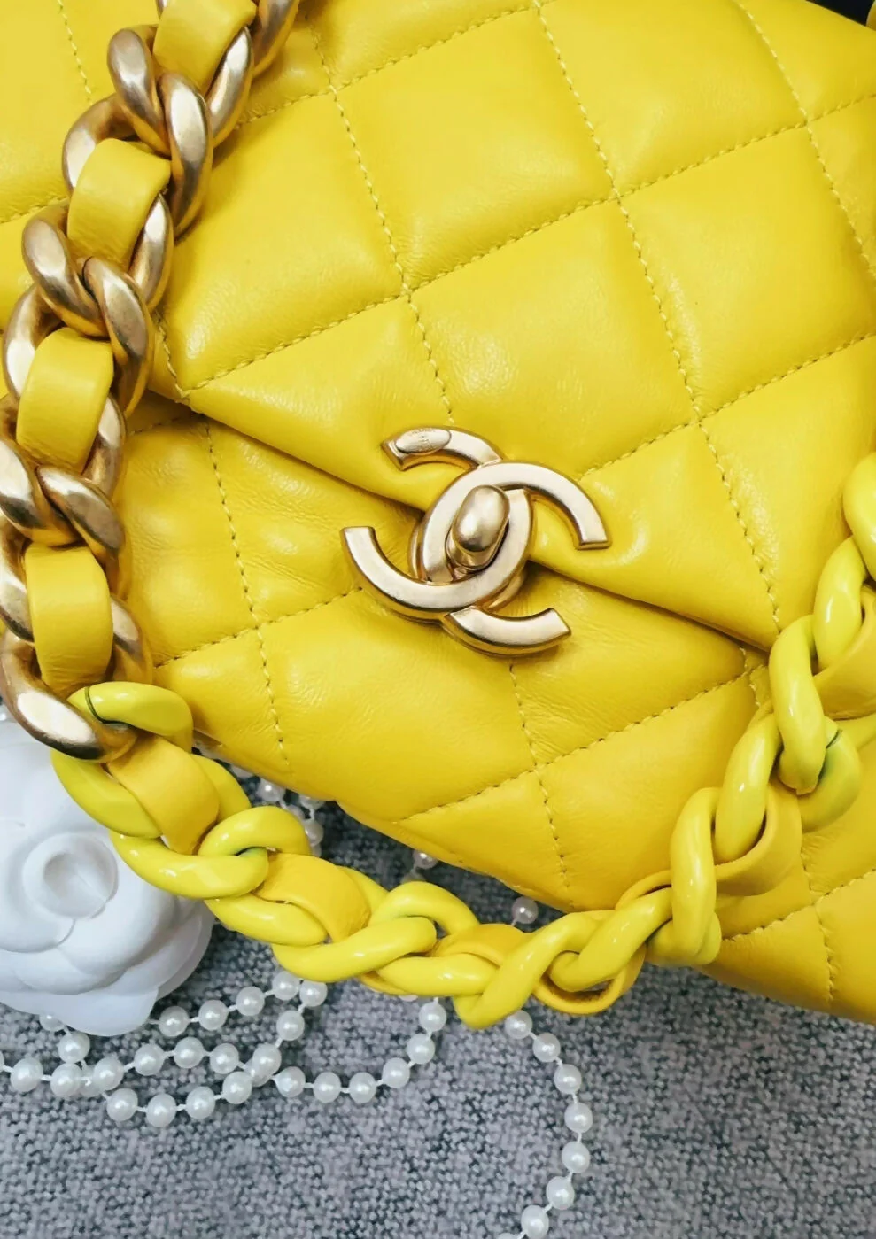 Chanel 22s yellow leather gold hardware mini flap crossbody bag - Image 2