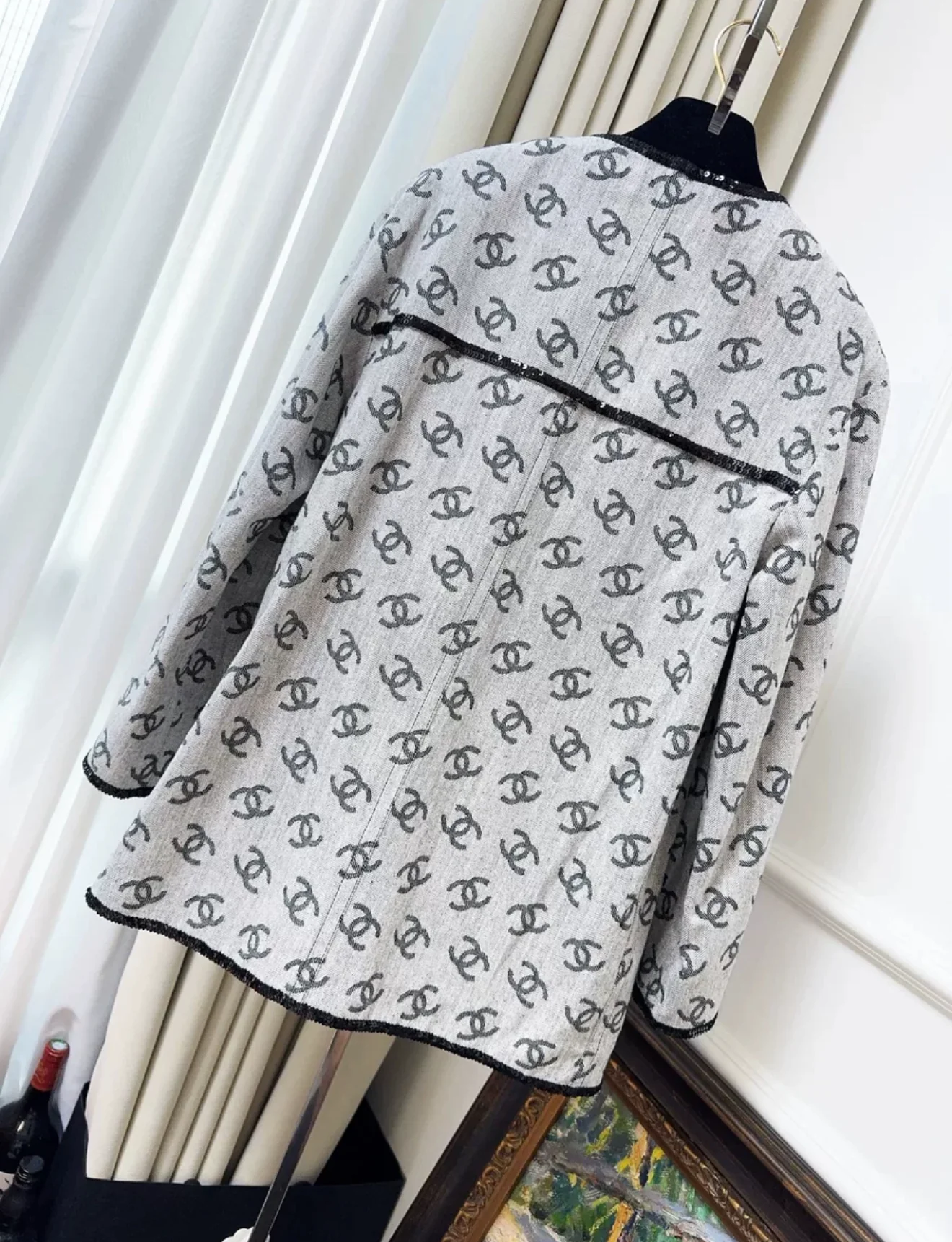 Chanel 22SS CC Gray denim jacket with sequin trimming - Image 2
