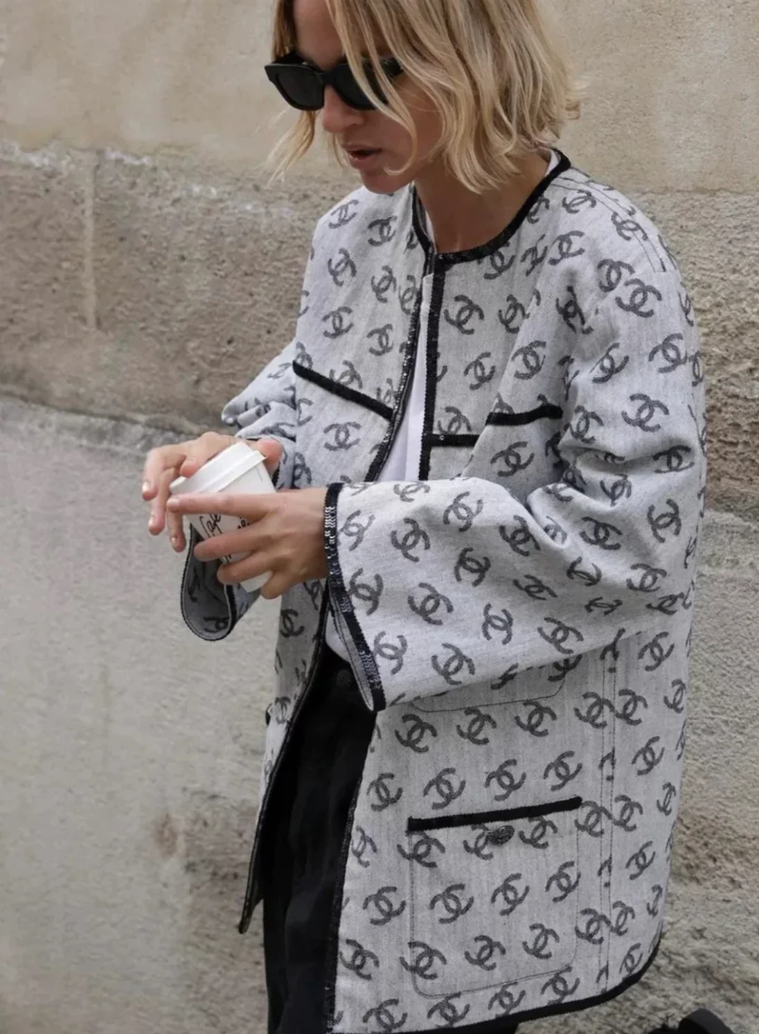 Chanel 22SS CC Gray denim jacket with sequin trimming - Image 5