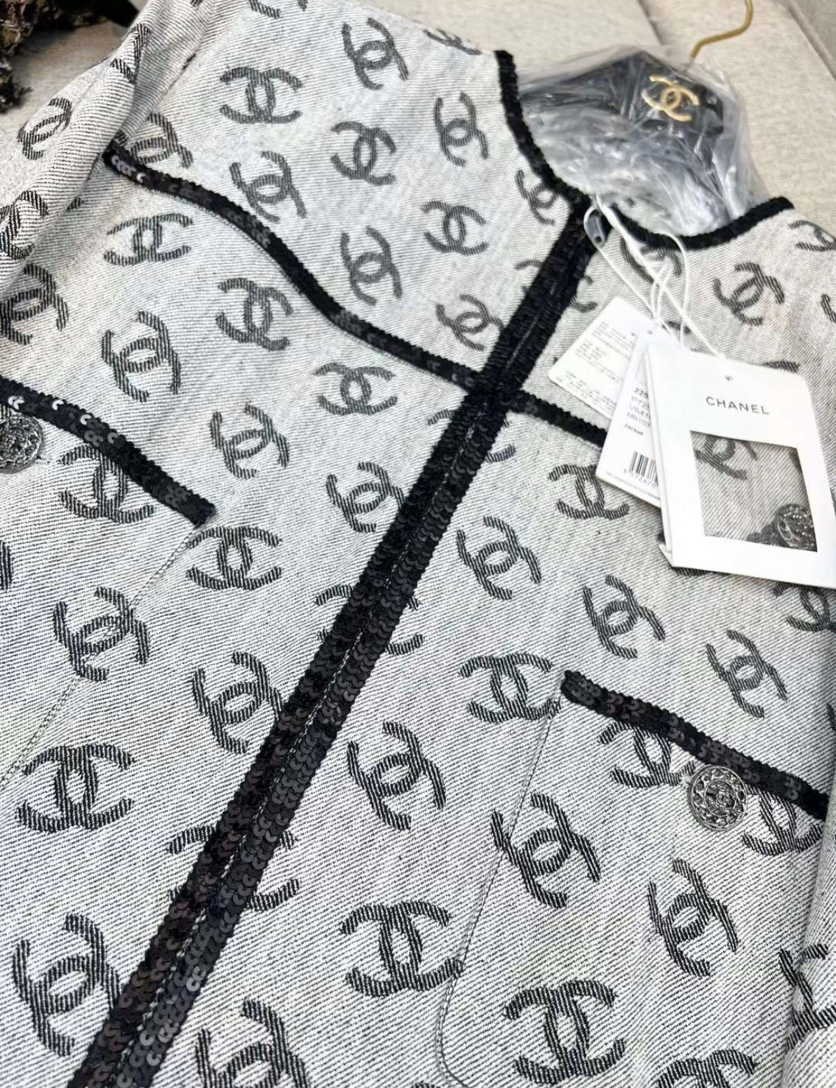 Chanel 22SS CC Gray denim jacket with sequin trimming brand new size 34 - Image 2