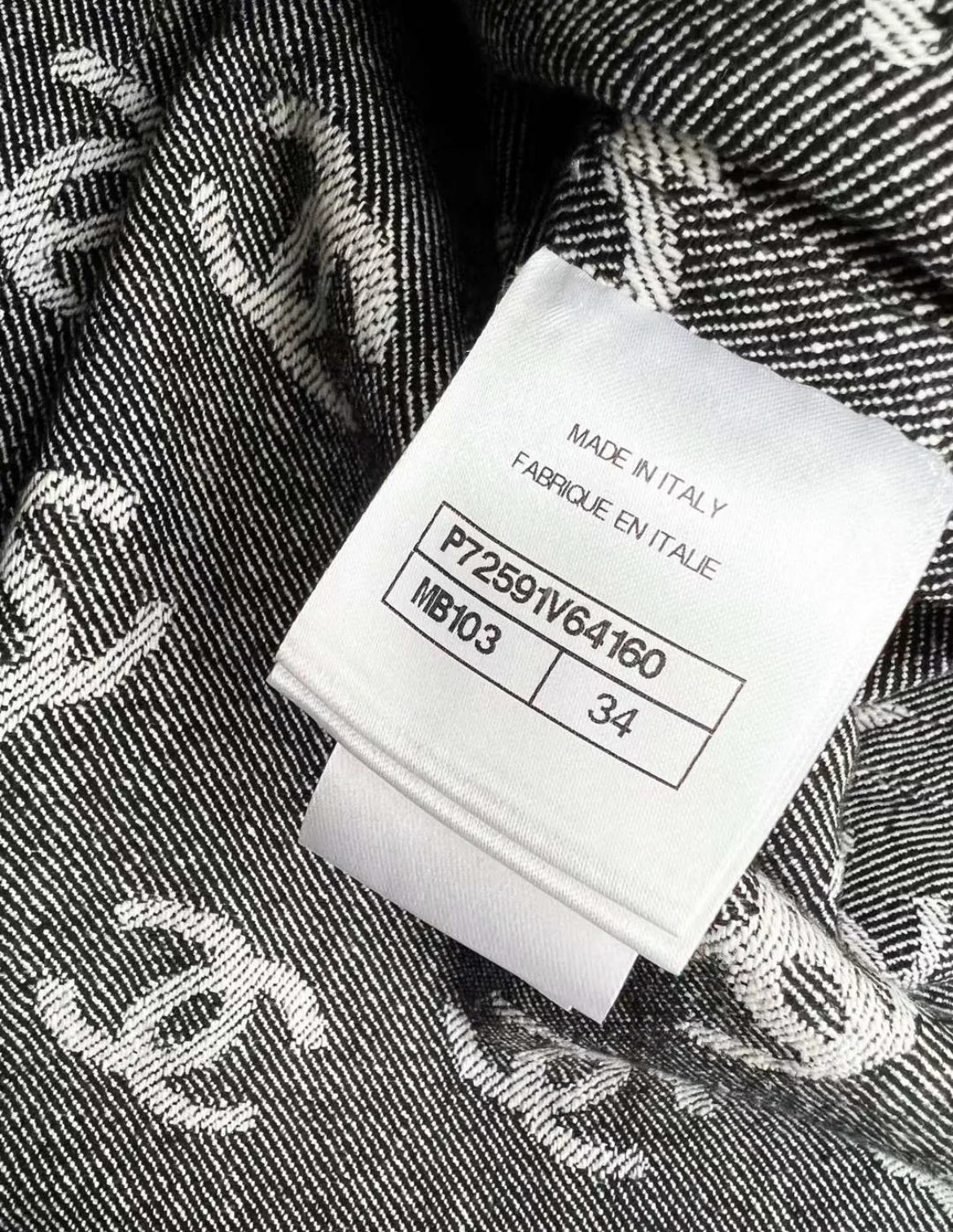 Chanel 22SS CC Gray denim jacket with sequin trimming brand new size 34 - Image 7