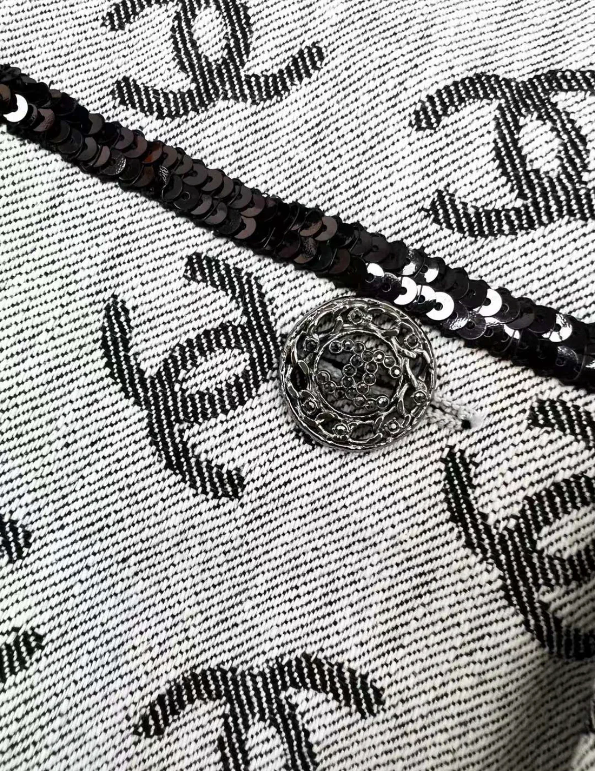 Chanel 22SS CC Gray denim jacket with sequin trimming brand new size 38 - Image 3