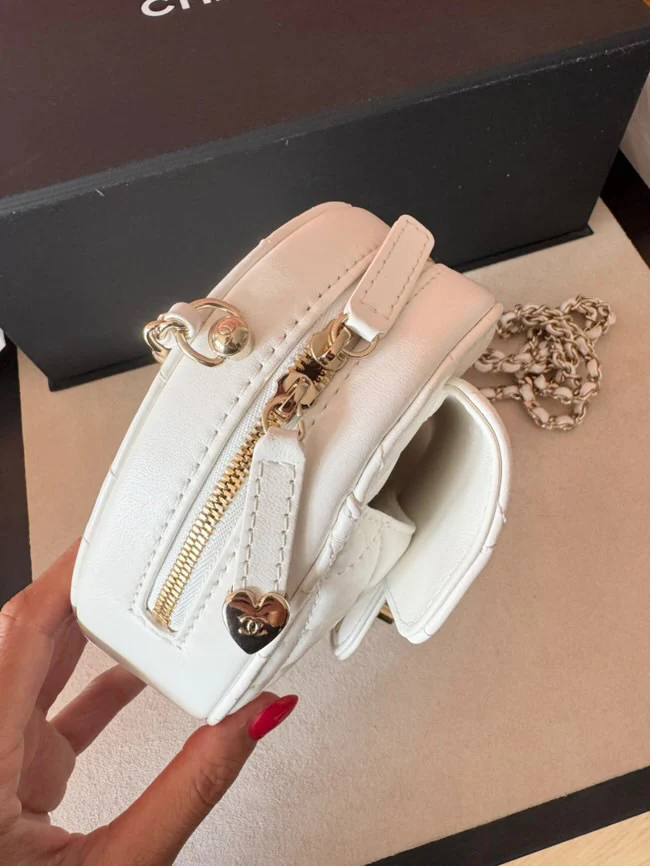 Chanel 22SS White Heart Bag Small size - Image 3